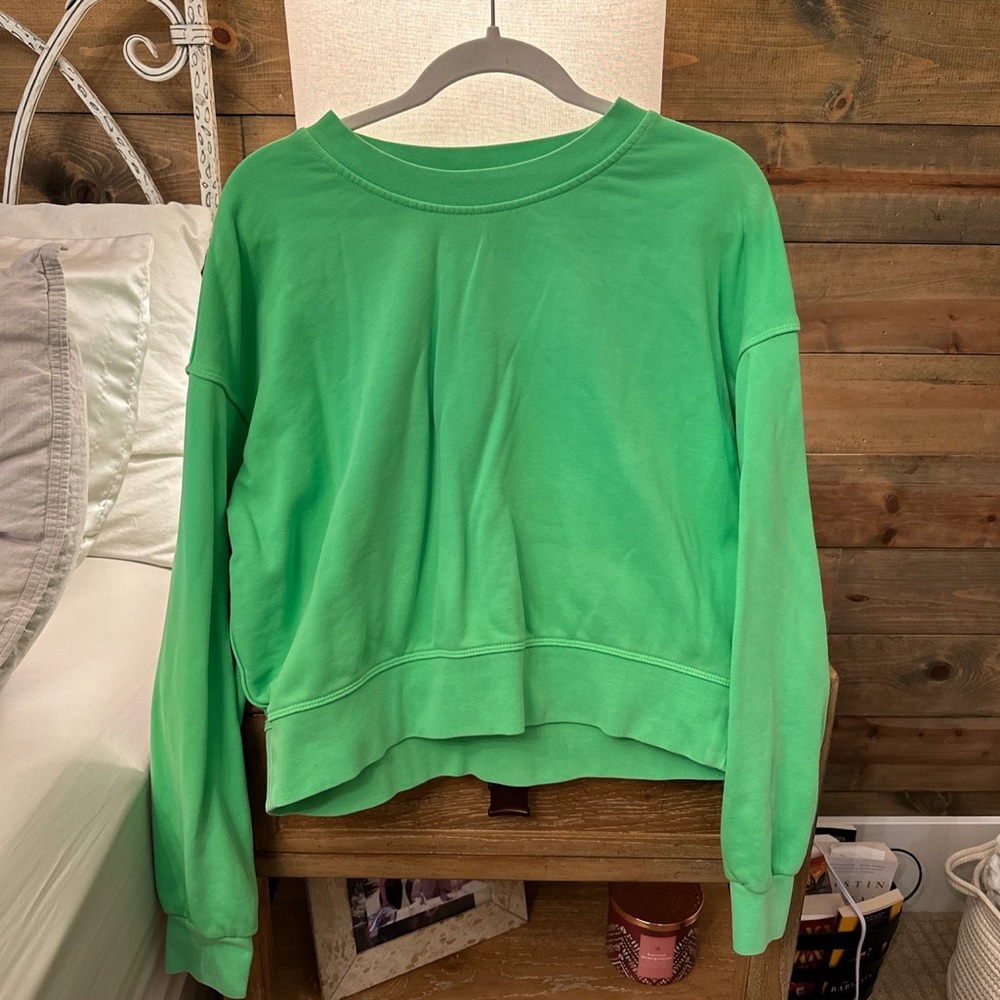 lululemon perfectly oversized cropped crew scream green color